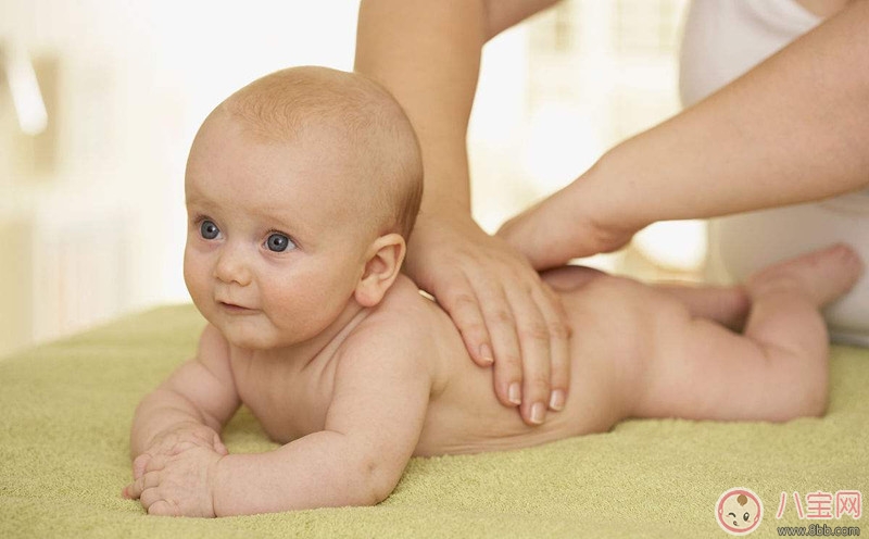 寶寶下巴有小疙瘩是痤瘡嗎 寶寶的痤瘡會持續多久 寶寶下巴有小疙瘩是痤瘡嗎 寶寶的痤瘡會持續多久