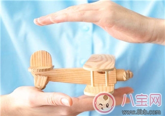 指尖陀螺孩子玩安全嗎 為什么指尖陀螺不能給孩子玩 指尖陀螺孩子玩安全嗎 為什么指尖陀螺不能給孩子玩