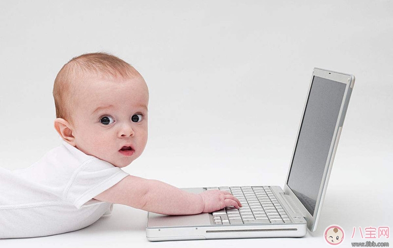 寶寶不愛趴著怎么辦 如何嬰兒確保爬行環境的安全