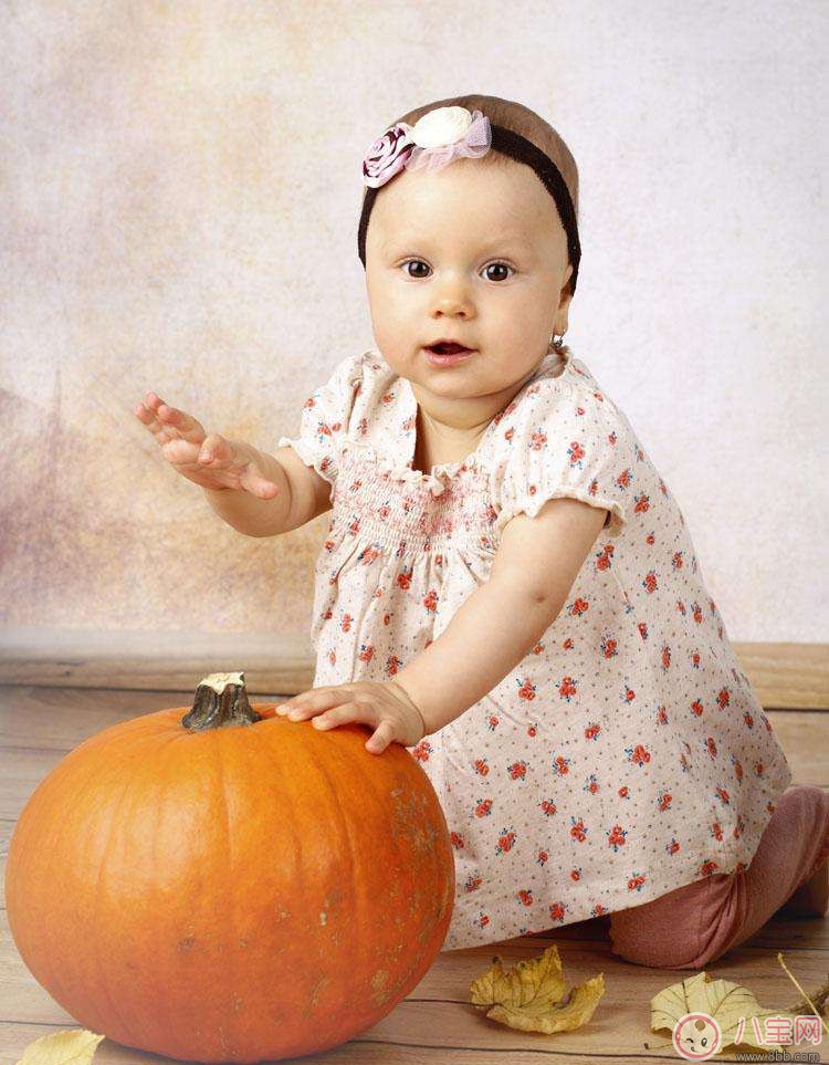 寶寶不愛趴著怎么辦 如何嬰兒確保爬行環境的安全