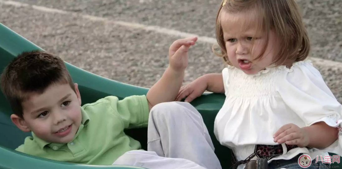 孩子被欺負到想退學怎么辦 怎么處理孩子在幼兒園的關系