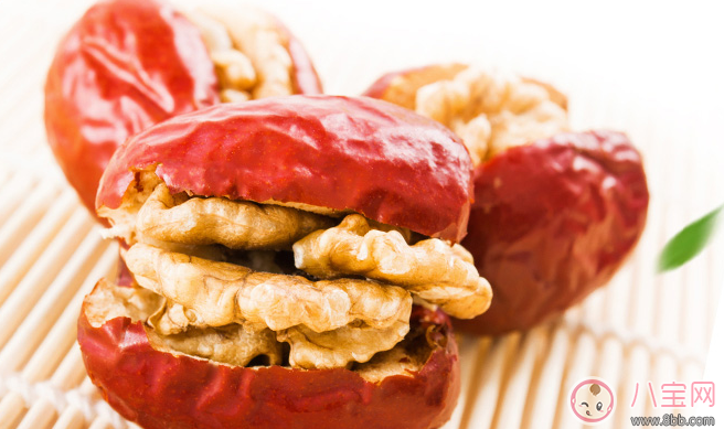 產(chǎn)后坐月子吃什么補(bǔ)氣血 產(chǎn)后補(bǔ)氣血的零食有哪些