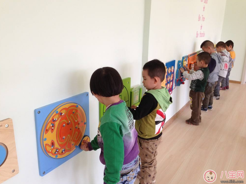 擔心孩子在幼兒園被老師虐待怎么辦 怎么察覺孩子在幼兒園被虐待