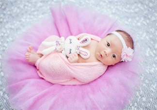 胡杏兒曬兒子滿月照 朋友圈怎么曬滿月照好看