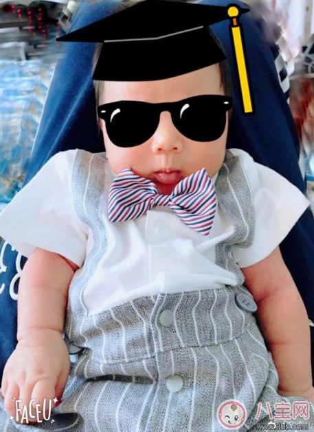 胡杏兒曬兒子滿月照 朋友圈怎么曬滿月照好看 胡杏兒曬兒子滿月照 朋友圈怎么曬滿月照好看