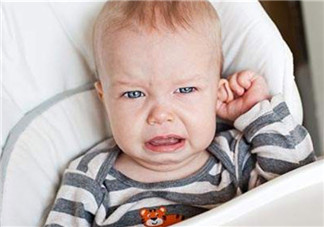 怎么看寶寶是不是中耳炎 寶寶中耳炎有哪些癥狀