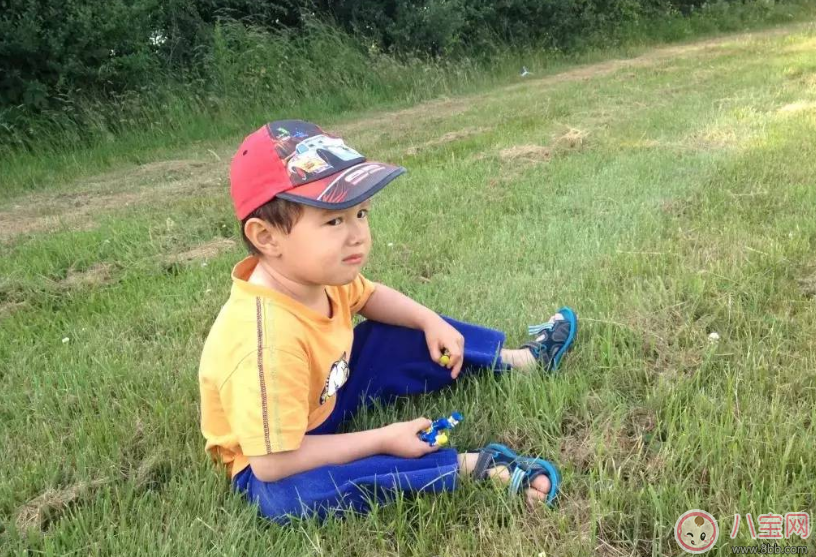 孩子特別內(nèi)向怎么開導(dǎo) 如何讓孩子開始接觸人群 孩子特別內(nèi)向怎么開導(dǎo) 如何讓孩子開始接觸人群