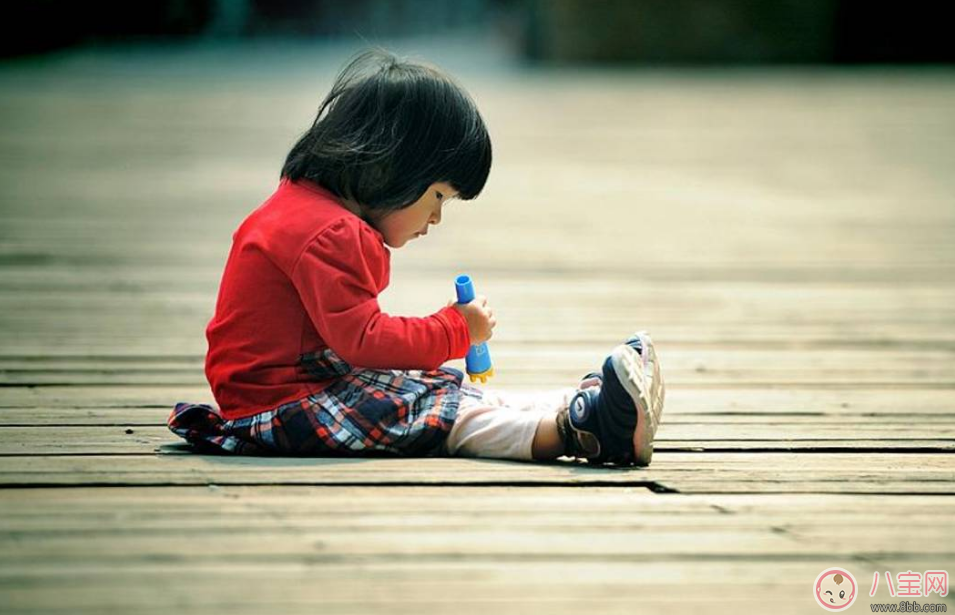 孩子特別內(nèi)向怎么開導(dǎo) 如何讓孩子開始接觸人群 孩子特別內(nèi)向怎么開導(dǎo) 如何讓孩子開始接觸人群