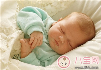 6個月大的寶寶晚上不睡覺怎么辦 如何照顧6個月大的寶寶