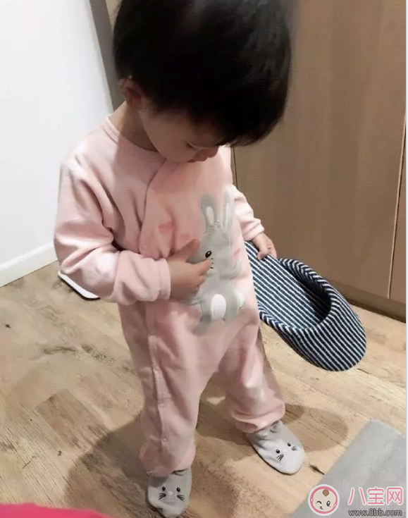 寶寶剃光頭頭發(fā)會(huì)變濃密嗎 為什么張梓琳沒(méi)有給女兒剃禿頭 寶寶剃光頭頭發(fā)會(huì)變濃密嗎 為什么張梓琳沒(méi)有給女兒剃禿頭