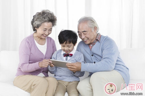 孩子跟父母在一起才是最開心的 老人帶孩子的影響