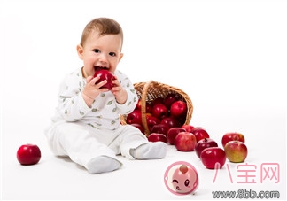 孩子問平安夜為什么要吃蘋果 怎么跟孩子講平安夜由來 孩子問平安夜為什么要吃蘋果 怎么跟孩子講平安夜由來