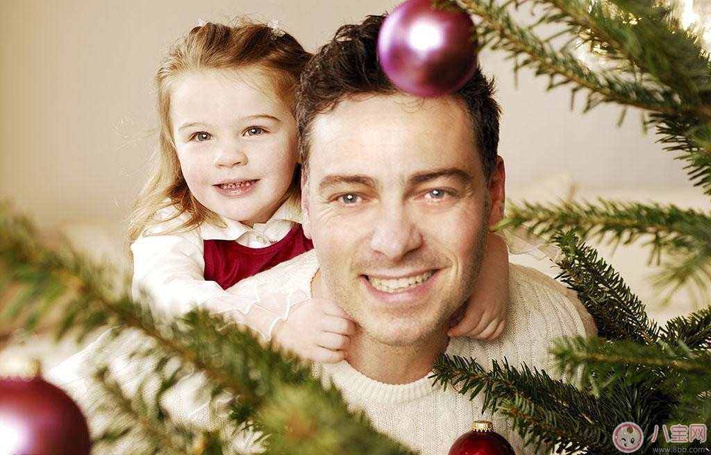 孩子問平安夜為什么要吃蘋果 怎么跟孩子講平安夜由來 孩子問平安夜為什么要吃蘋果 怎么跟孩子講平安夜由來