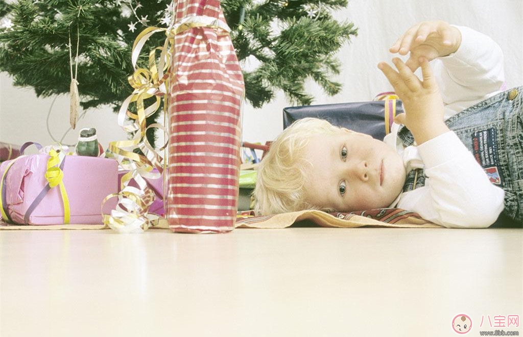 如何給小朋友講圣誕節 怎么告訴孩子圣誕節習俗 如何給小朋友講圣誕節 怎么告訴孩子圣誕節習俗