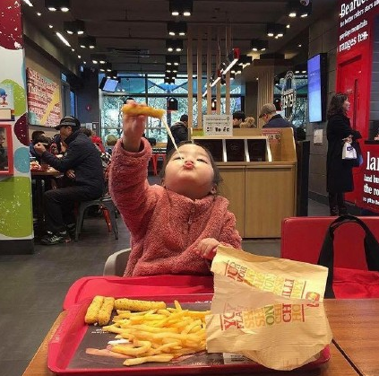權律二吃芝士是什么梗 權律二芝士表情包頭像圖片 權律二吃芝士是什么梗 權律二芝士表情包頭像圖片