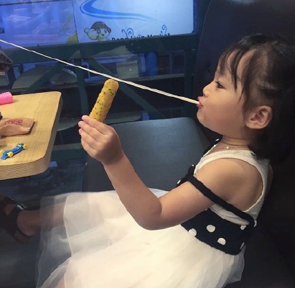 權律二吃芝士是什么梗 權律二芝士表情包頭像圖片 權律二吃芝士是什么梗 權律二芝士表情包頭像圖片