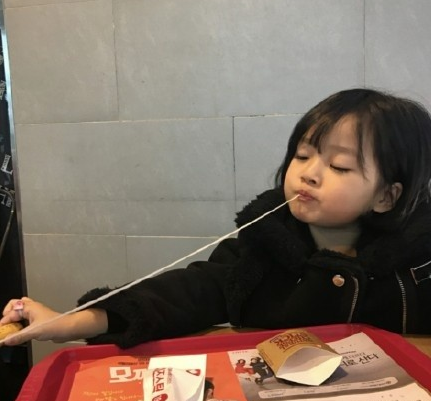 權律二吃芝士是什么梗 權律二芝士表情包頭像圖片 權律二吃芝士是什么梗 權律二芝士表情包頭像圖片