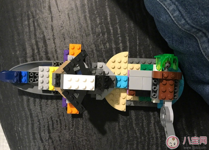 霍思燕給嗯哼玩樂高 孩子玩樂高有什么好處 霍思燕給嗯哼玩樂高 孩子玩樂高有什么好處