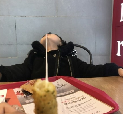 權律二吃芝士是什么梗 權律二芝士表情包頭像圖片 權律二吃芝士是什么梗 權律二芝士表情包頭像圖片