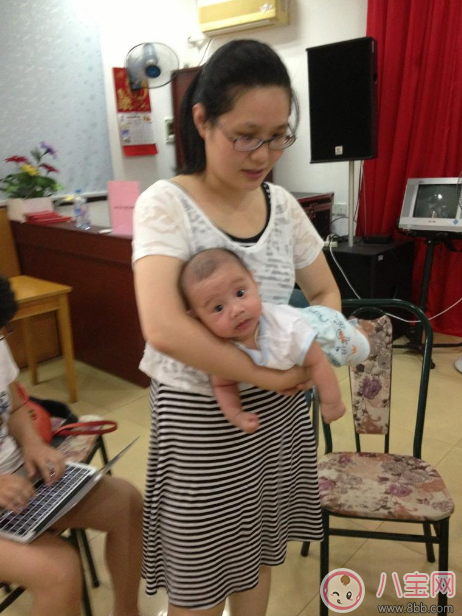 寶寶受涼肚子漲怎么辦 孩子脹肚子吐了怎么解決