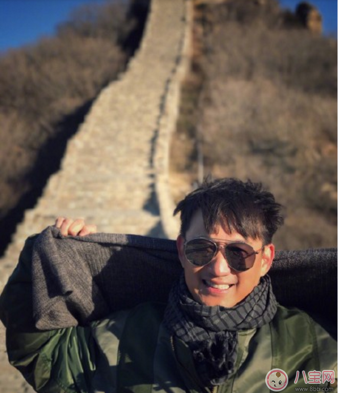 黃磊孫莉帶娃爬長(zhǎng)城照片 為什么說(shuō)黃磊終于登上了長(zhǎng)城