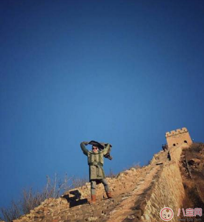 黃磊孫莉帶娃爬長(zhǎng)城照片 為什么說(shuō)黃磊終于登上了長(zhǎng)城