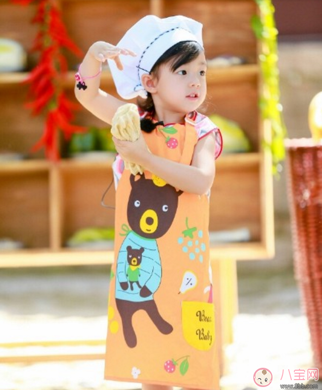 小泡芙彈琴與哥哥合奏做什么 小泡芙彈琴照片有哪些