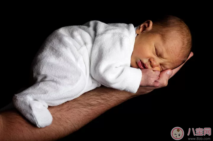 孩子睡覺(jué)掉發(fā)嚴(yán)重怎么辦 為什么孩子會(huì)嚴(yán)重脫發(fā) 孩子睡覺(jué)掉發(fā)嚴(yán)重怎么辦 為什么孩子會(huì)嚴(yán)重脫發(fā)