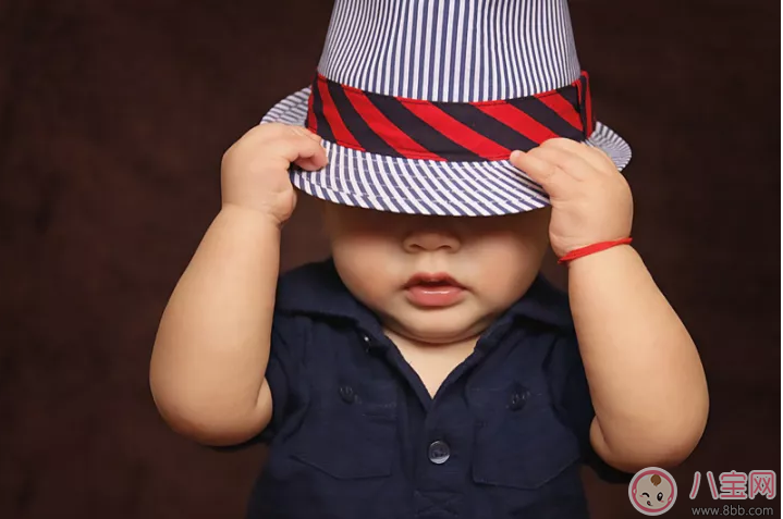 孩子睡覺(jué)掉發(fā)嚴(yán)重怎么辦 為什么孩子會(huì)嚴(yán)重脫發(fā) 孩子睡覺(jué)掉發(fā)嚴(yán)重怎么辦 為什么孩子會(huì)嚴(yán)重脫發(fā)