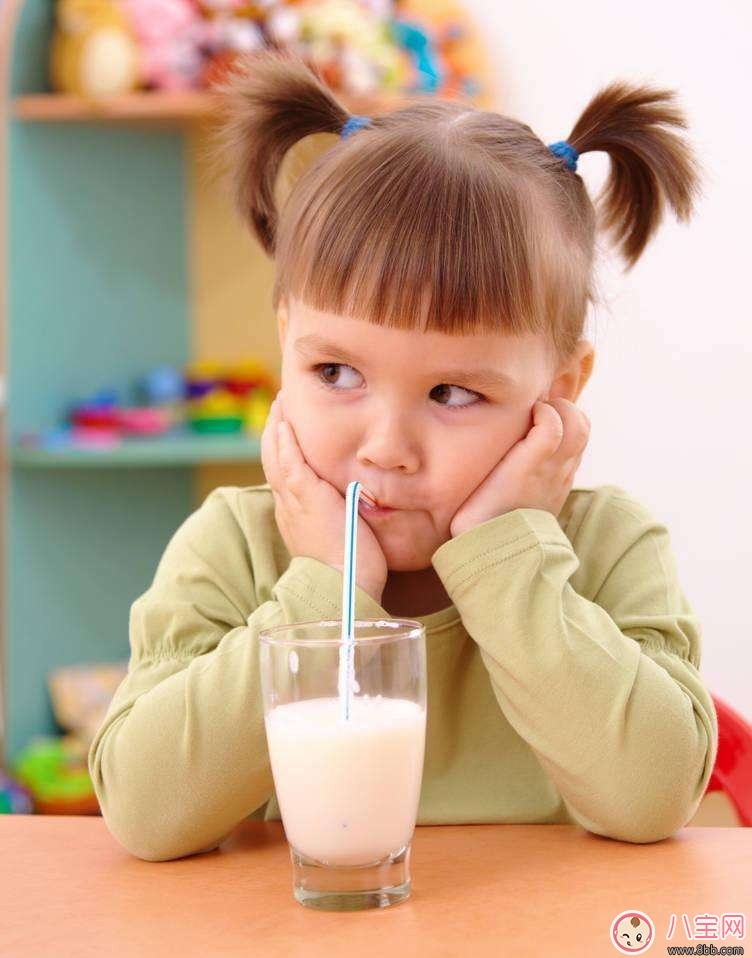 兩歲以內寶寶能喝純牛奶酸奶嗎 兩歲以內寶寶可以喝什么奶 兩歲以內寶寶能喝純牛奶酸奶嗎 兩歲以內寶寶可以喝什么奶