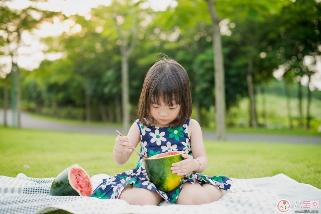 如何帶孩子玩過家家游戲 寶寶玩過家家游戲的好處有哪些