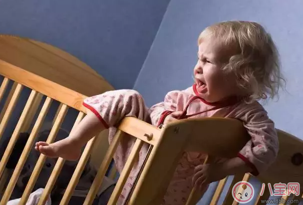 小孩困了卻不肯睡覺怎么辦 寶寶困了卻不肯睡覺家長怎么教育