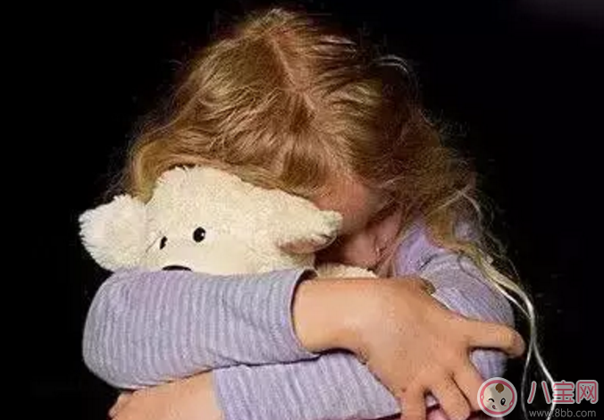 小孩困了卻不肯睡覺怎么辦 寶寶困了卻不肯睡覺家長怎么教育