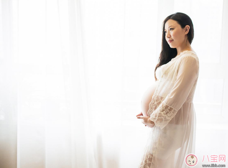 胎兒在媽媽的肚子里面會做些什么 懷孕后胎兒會在媽媽肚子里有哪些活動