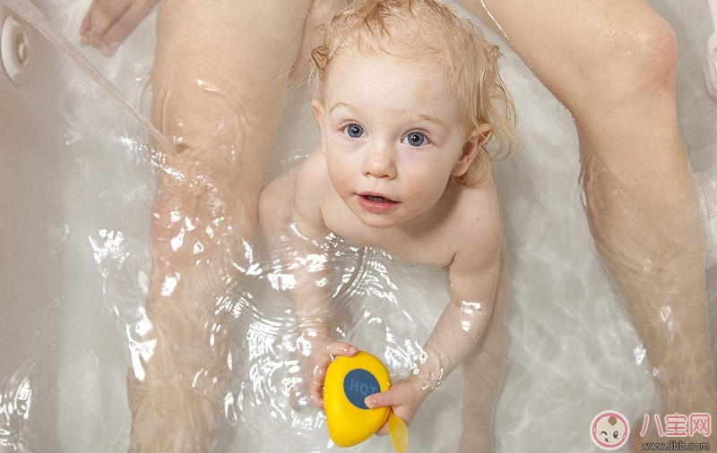 如何清洗嬰幼兒的頭發 不同發質的寶寶頭發怎么清洗 如何清洗嬰幼兒的頭發 不同發質的寶寶頭發怎么清洗