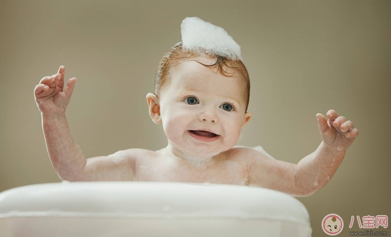 如何清洗嬰幼兒的頭發 不同發質的寶寶頭發怎么清洗 如何清洗嬰幼兒的頭發 不同發質的寶寶頭發怎么清洗