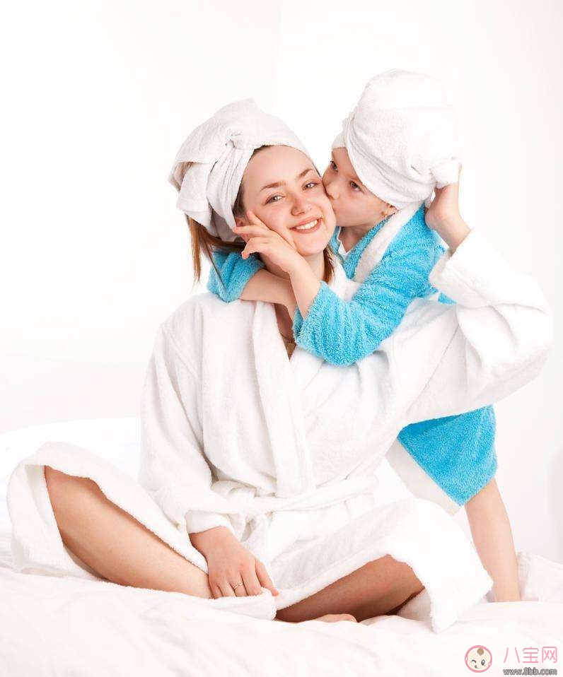 如何清洗嬰幼兒的頭發 不同發質的寶寶頭發怎么清洗 如何清洗嬰幼兒的頭發 不同發質的寶寶頭發怎么清洗