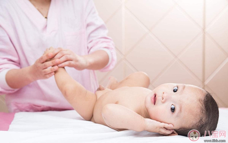 如何給新生兒按摩  怎么給新生兒進行全身按摩
