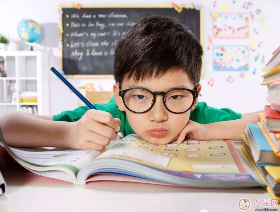 陪娃寫作業(yè)的經(jīng)典語錄 陪孩子寫作業(yè)的心情崩潰短語