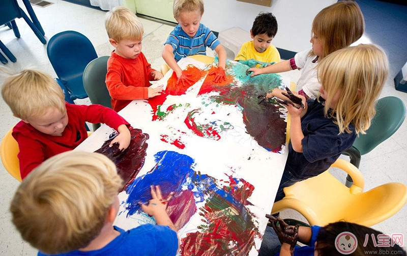 送孩子去幼兒園不舍的心情說說朋友圈 陪孩子上幼兒園的心情短語朋友圈