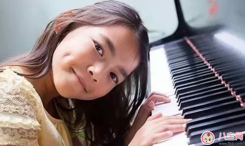 為什么明星的兒女鋼琴都彈得那么好 如何陪孩子練琴 為什么明星的兒女鋼琴都彈得那么好 如何陪孩子練琴