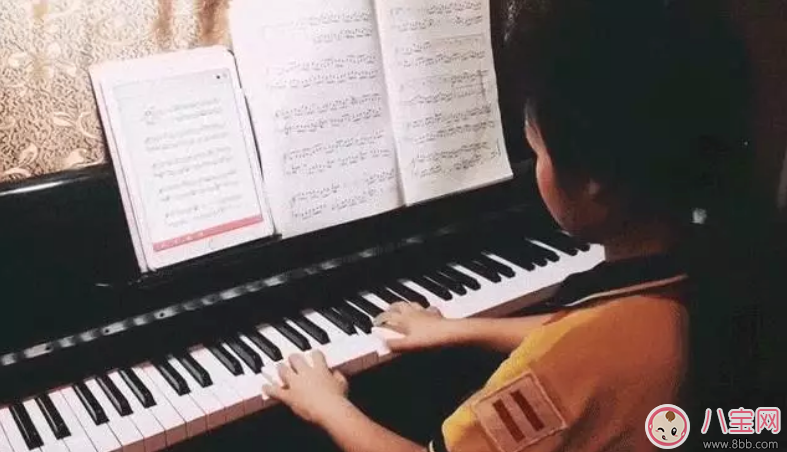 為什么明星的兒女鋼琴都彈得那么好 如何陪孩子練琴 為什么明星的兒女鋼琴都彈得那么好 如何陪孩子練琴