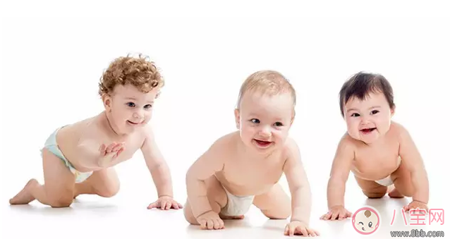 寶寶學爬時要注意什么 一個人教寶寶爬行訓練方法