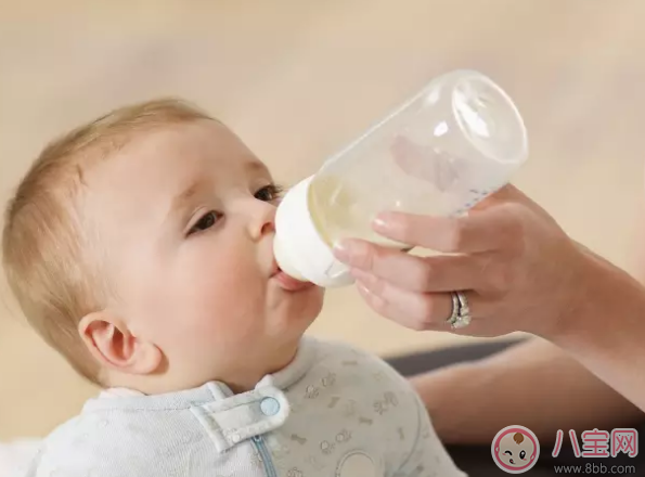 怎么讓孩子接受新奶瓶 寶寶拒絕奶瓶是正常的現(xiàn)象嗎
