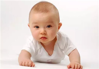寶寶學爬時要注意什么 一個人教寶寶爬行訓練方法