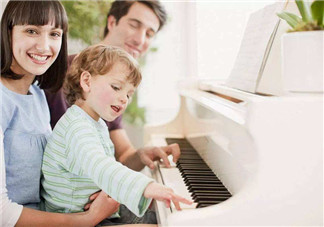 為什么明星的兒女鋼琴都彈得那么好 如何陪孩子練琴
