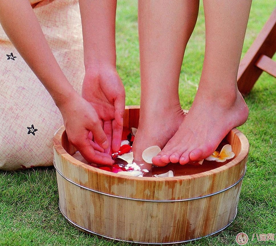 產(chǎn)后怎么進行中藥足療 產(chǎn)后泡腳用什么中藥 產(chǎn)后怎么進行中藥足療 產(chǎn)后泡腳用什么中藥