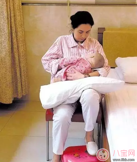 產后新生兒喂奶的正確姿勢圖片 順產剖腹產后喂奶姿勢圖解 產后新生兒喂奶的正確姿勢圖片 順產剖腹產后喂奶姿勢圖解