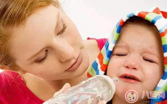 一聽到寶貝哭就喂奶好不好 寶寶哭就是餓了的意思嗎 一聽到寶貝哭就喂奶好不好 寶寶哭就是餓了的意思嗎