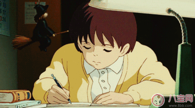 小孩寫作業(yè)睡著說說 娃寫作業(yè)睡著家長心疼心情朋友圈說說